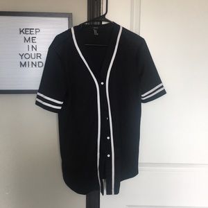 A black forever 21 baseball jersey